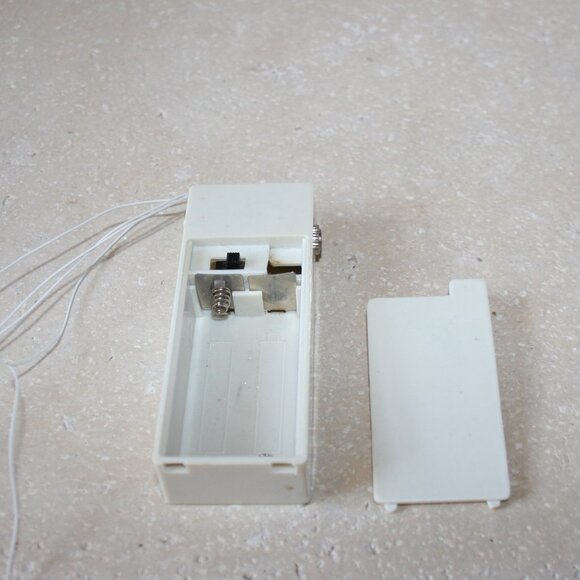 Christmas 1995 Lemax Dickensvale Porcelain Lighted House & Street Lamps - Picture 9 of 15